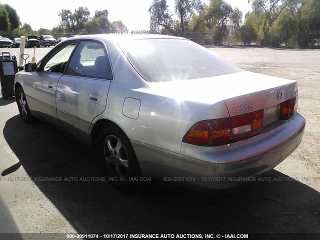 JT8BF28G4W5046381 - 1998 LEXUS ES 300 SILVER photo 3