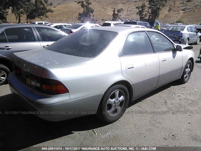 JT8BF28G4W5046381 - 1998 LEXUS ES 300 SILVER photo 4