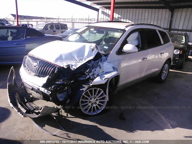 5GAKVBED4BJ387605 - 2011 BUICK ENCLAVE CXL WHITE photo 2