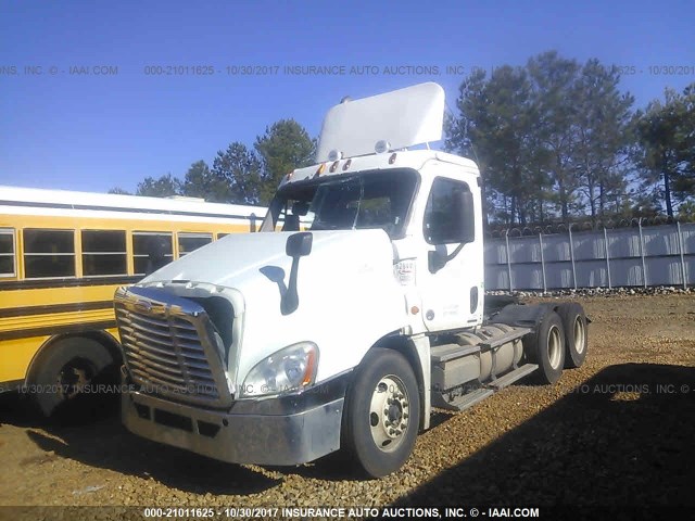 1FUJGECK5BSAV9994 - 2011 FREIGHTLINER CASCADIA 125  WHITE photo 2