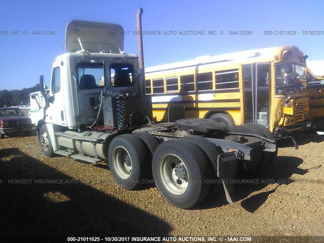 1FUJGECK5BSAV9994 - 2011 FREIGHTLINER CASCADIA 125  WHITE photo 3