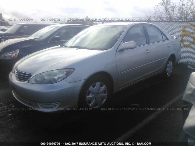 4T1BE32K16U109378 - 2006 TOYOTA CAMRY LE/XLE/SE SILVER photo 2