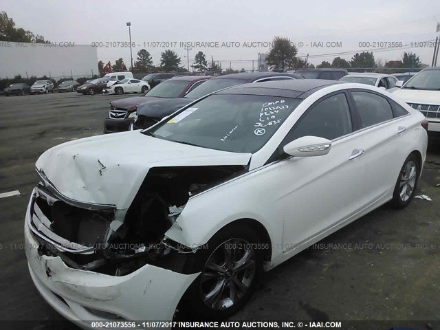 5NPEC4AC7DH608068 - 2013 HYUNDAI SONATA SE/LIMITED WHITE photo 2