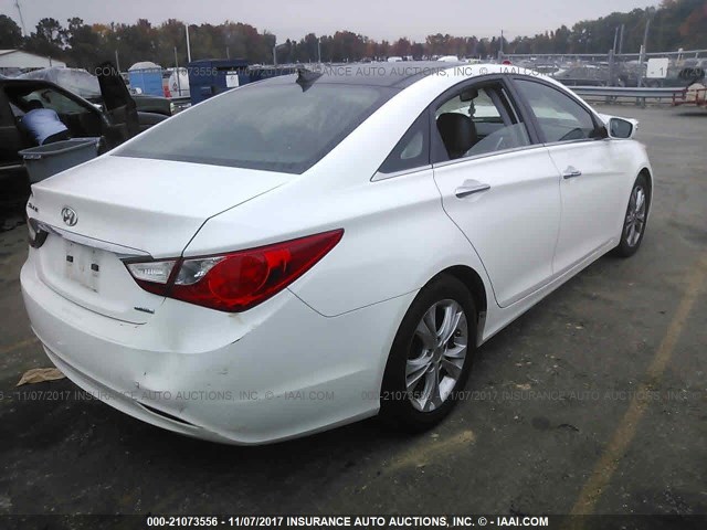 5NPEC4AC7DH608068 - 2013 HYUNDAI SONATA SE/LIMITED WHITE photo 4