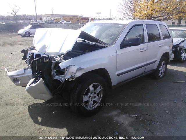 1J8GR48K17C656436 - 2007 JEEP GRAND CHEROKEE LAREDO/COLUMBIA/FREEDOM 银色 照片 2