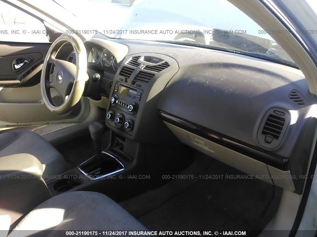 1G1ZS58F67F307597 - 2007 CHEVROLET MALIBU LS WHITE photo 5