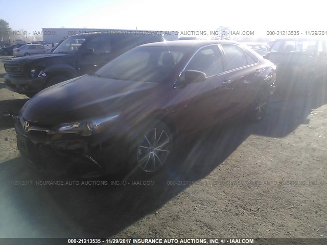 4T1BF1FK0FU913537 - 2015 TOYOTA CAMRY LE/XLE/SE/XSE RED photo 2