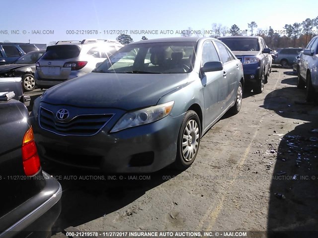 4T4BF3EK4AR021352 - 2010 TOYOTA CAMRY SE/LE/XLE GREEN photo 2