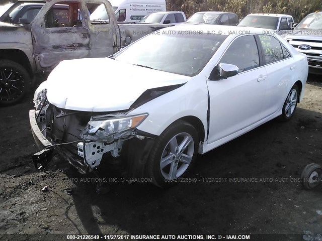 4T1BF1FK6DU247572 - 2013 TOYOTA CAMRY L/SE/LE/XLE 白色 照片 2