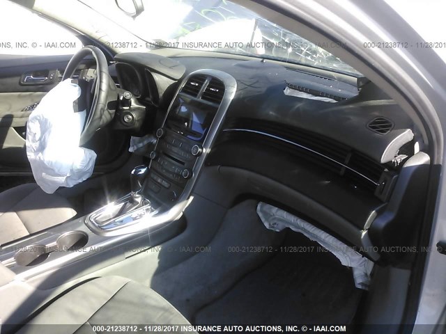 1G11B5SA7DF161698 - 2013 CHEVROLET MALIBU LS 银色 照片 5
