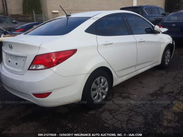 KMHCT4AE7HU267318 - 2017 HYUNDAI ACCENT SE WHITE photo 4