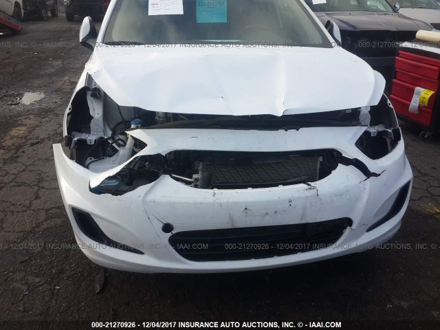 KMHCT4AE7HU267318 - 2017 HYUNDAI ACCENT SE WHITE photo 6