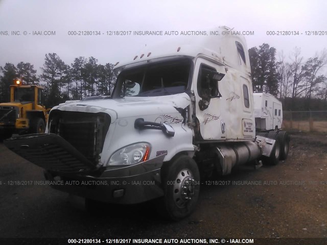 1FUJGLDRXCLBB3085 - 2012 FREIGHTLINER CASCADIA 125  WHITE photo 2