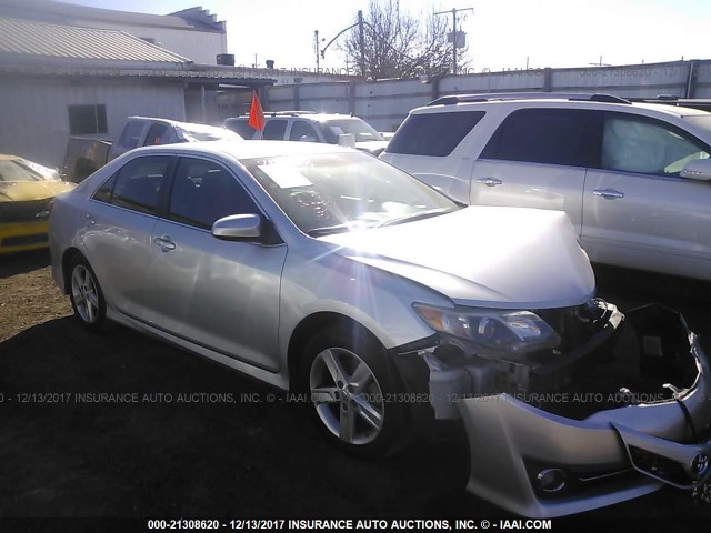 4T1BF1FK0DU214115 - 2013 TOYOTA CAMRY L/SE/LE/XLE 银色 照片 1