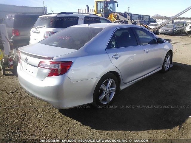 4T1BF1FK0DU214115 - 2013 TOYOTA CAMRY L/SE/LE/XLE 银色 照片 4