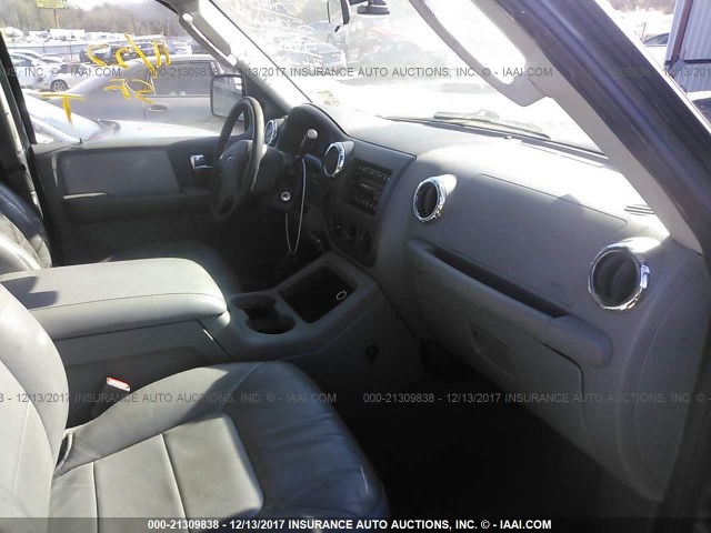 1FMPU16555LA86922 - 2005 FORD EXPEDITION XLT GRAY photo 5