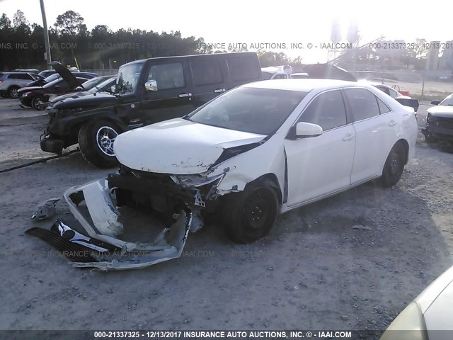 4T1BF1FK2DU225794 - 2013 TOYOTA CAMRY L/SE/LE/XLE 白色 照片 2