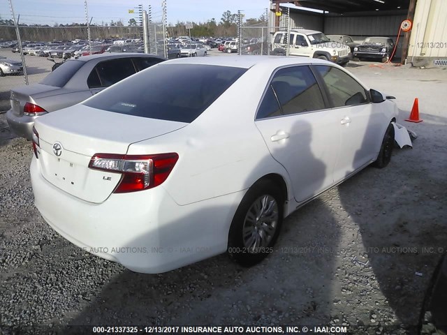 4T1BF1FK2DU225794 - 2013 TOYOTA CAMRY L/SE/LE/XLE 白色 照片 4