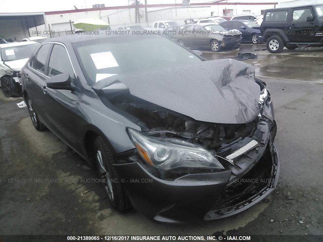 4T1BF1FK9FU498699 - 2015 TOYOTA CAMRY LE/XLE/SE/XSE GRAY photo 1