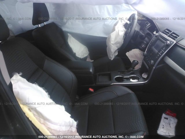 4T1BF1FK9FU498699 - 2015 TOYOTA CAMRY LE/XLE/SE/XSE GRAY photo 5