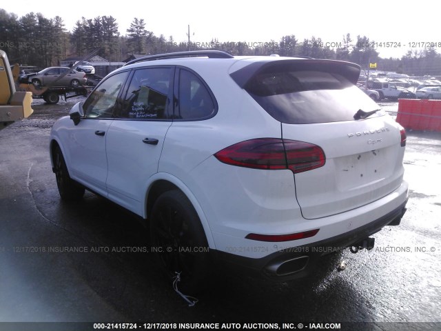 WP1AA2A25HKA87616 - 2017 PORSCHE CAYENNE WHITE photo 3