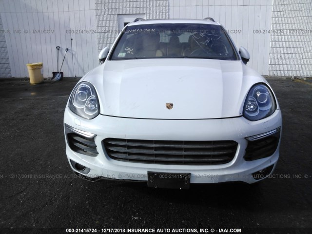 WP1AA2A25HKA87616 - 2017 PORSCHE CAYENNE WHITE photo 6