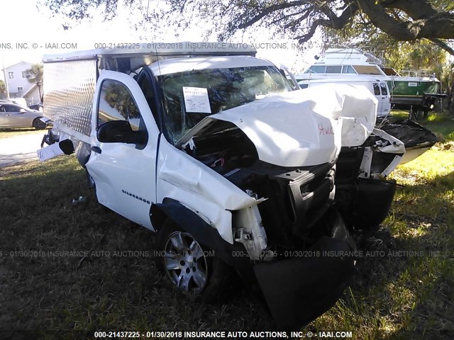 1GCEC14X18Z132850 - 2008 CHEVROLET SILVERADO C1500 WHITE photo 1