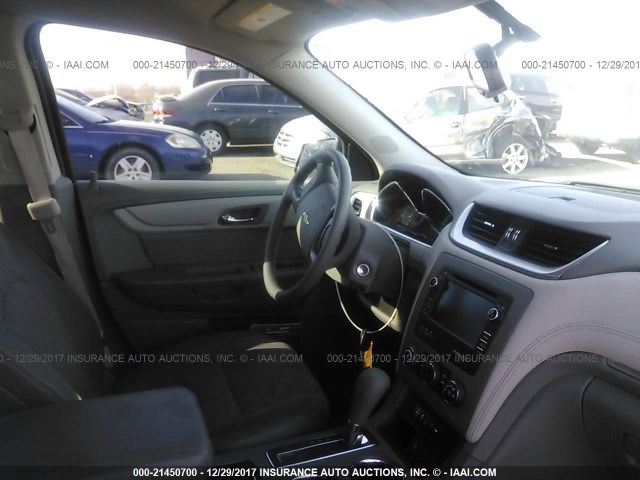 1GNKVFKD7FJ114763 - 2015 CHEVROLET TRAVERSE LS GRAY photo 5