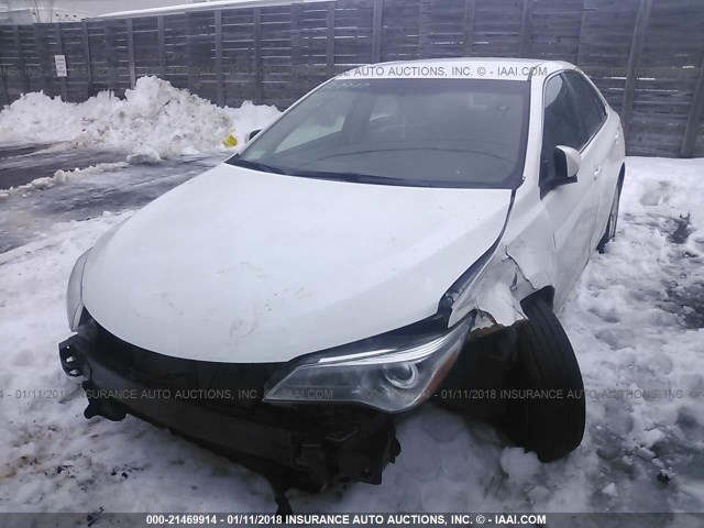 4T1BF1FK7GU612538 - 2016 TOYOTA CAMRY LE/XLE/SE/XSE 白色 照片 2