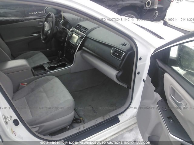 4T1BF1FK7GU612538 - 2016 TOYOTA CAMRY LE/XLE/SE/XSE 白色 照片 5