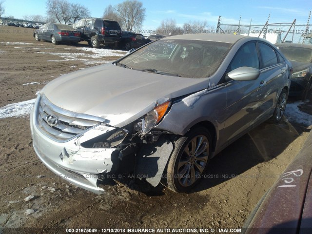 5NPEC4AC0DH633748 - 2013 HYUNDAI SONATA SE/LIMITED SILVER photo 2