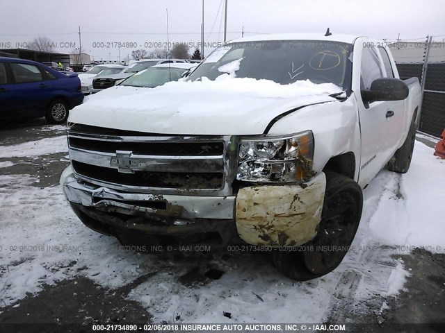 1GCEC19X69Z254727 - 2009 CHEVROLET SILVERADO C1500 WHITE photo 6