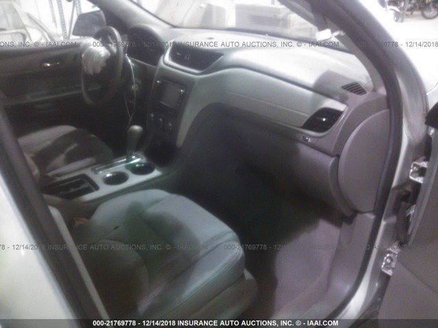 1GNKRFKD4EJ227234 - 2014 CHEVROLET TRAVERSE LS SILVER photo 5