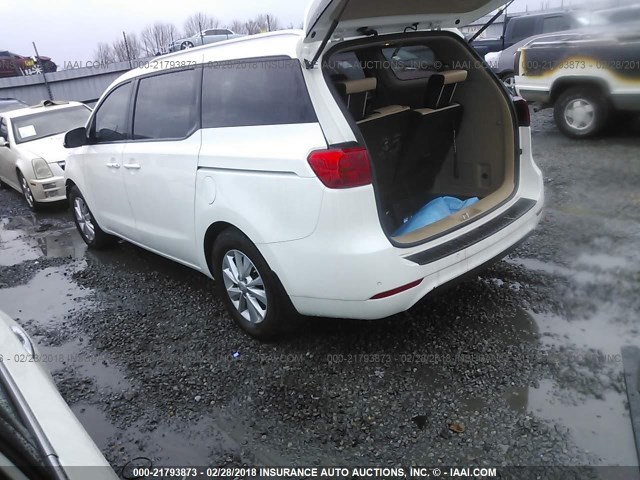 KNDMB5C1XG6216619 - 2016 KIA SEDONA LX WHITE photo 3