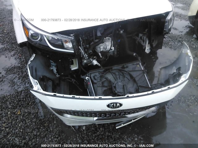 KNDMB5C1XG6216619 - 2016 KIA SEDONA LX WHITE photo 6