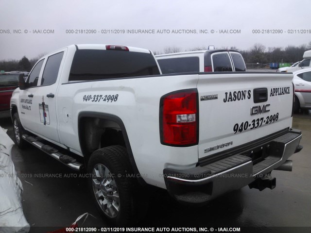 1GT12REY1JF124245 - 2018 GMC SIERRA K2500 HEAVY DUTY WHITE photo 3