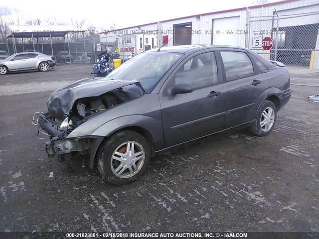 1FAFP34P12W340469 - 2002 FORD FOCUS SE/SE COMFORT GRAY photo 2