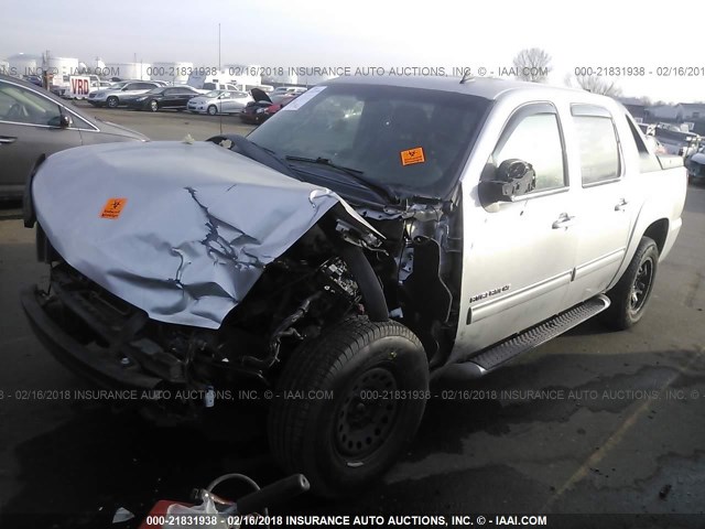 3GNVKFE05AG135412 - 2010 CHEVROLET AVALANCHE LT SILVER photo 2