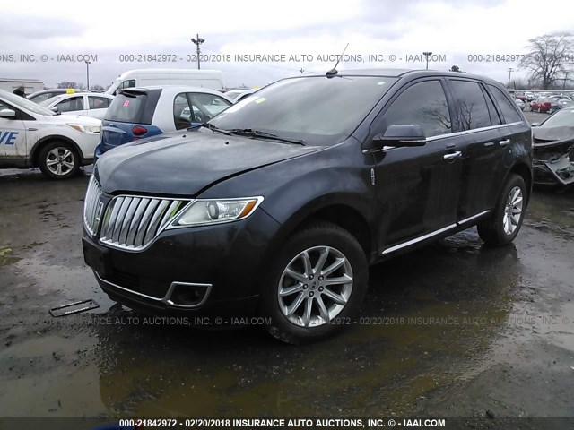 2LMDJ8JK3DBL47310 - 2013 LINCOLN MKX BLUE photo 2