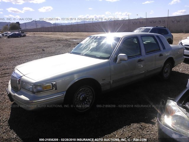 1LNLM81WXVY649070 - 1997 LINCOLN TOWN CAR EXECUTIVE BROWN photo 2