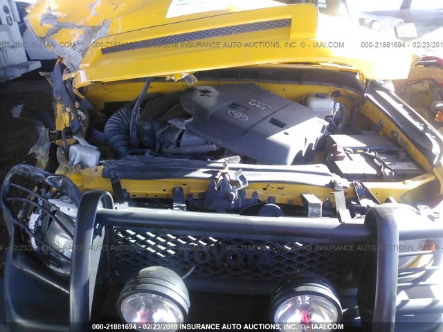 JTEBU11F570074266 - 2007 TOYOTA FJ CRUISER YELLOW photo 10