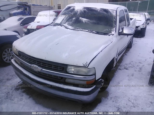 2GCEC19T221423864 - 2002 CHEVROLET SILVERADO C1500 WHITE photo 2