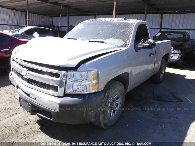 1GCEC14X08Z299071 - 2008 CHEVROLET SILVERADO C1500 GRAY photo 2