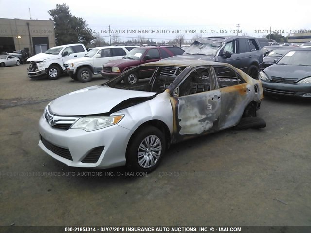 4T1BF1FK7CU085529 - 2012 TOYOTA CAMRY SE/LE/XLE SILVER photo 2