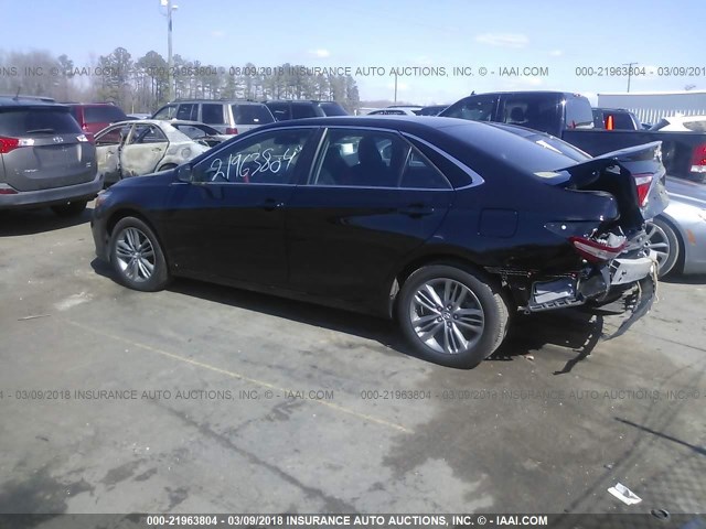 4T1BF1FK5HU367983 - 2017 TOYOTA CAMRY LE/XLE/SE/XSE BLACK photo 3