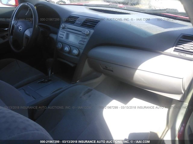 4T1BF3EKXBU648410 - 2011 TOYOTA CAMRY SE/LE/XLE 红色 照片 5