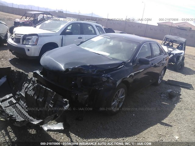 4T1BF1FK7HU697186 - 2017 TOYOTA CAMRY LE/XLE/SE/XSE BLACK photo 2