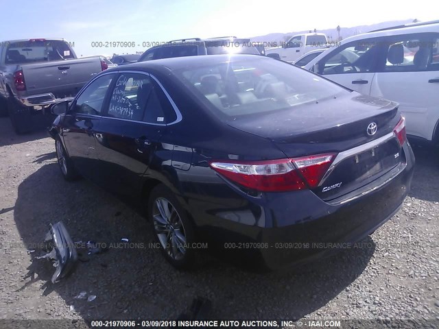 4T1BF1FK7HU697186 - 2017 TOYOTA CAMRY LE/XLE/SE/XSE BLACK photo 3