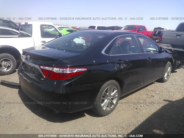 4T1BF1FK7HU697186 - 2017 TOYOTA CAMRY LE/XLE/SE/XSE BLACK photo 4