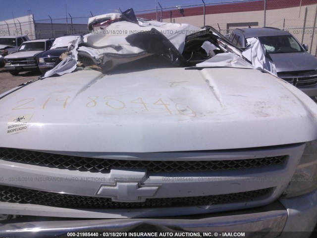 1GCEC14J98Z236398 - 2008 CHEVROLET SILVERADO C1500 WHITE photo 10